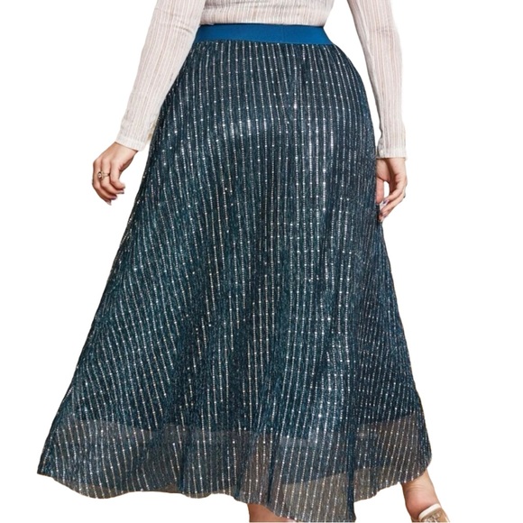 🪩 Sequin Skirt 🪩 - Picture 2 of 6